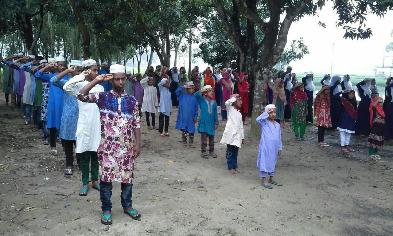 জাতীয় সংগীতের সময় শিক্ষার্থীর তোলা ছবি।